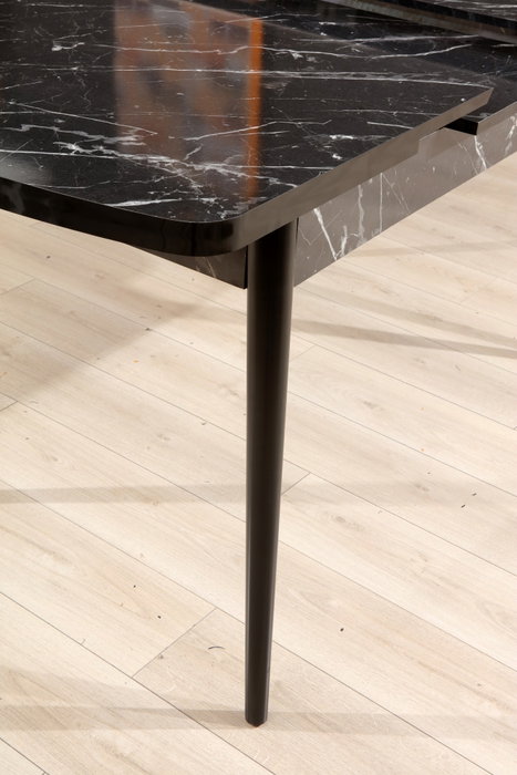 Hanah Home Mesa de Comedor Extensible Bendir - Negro y Blanco